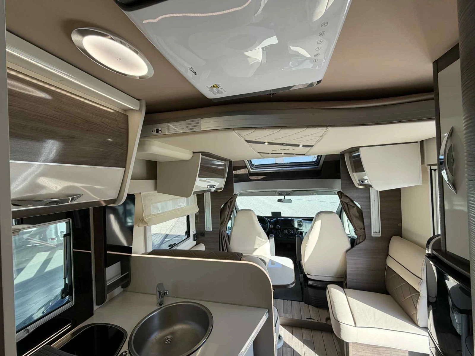 Кемпер McLouis MC4 FULL AT КЛИМАТИК* LIFEPO4* ИНВЕРТОР, снимка 8 - Каравани и кемпери - 55414985