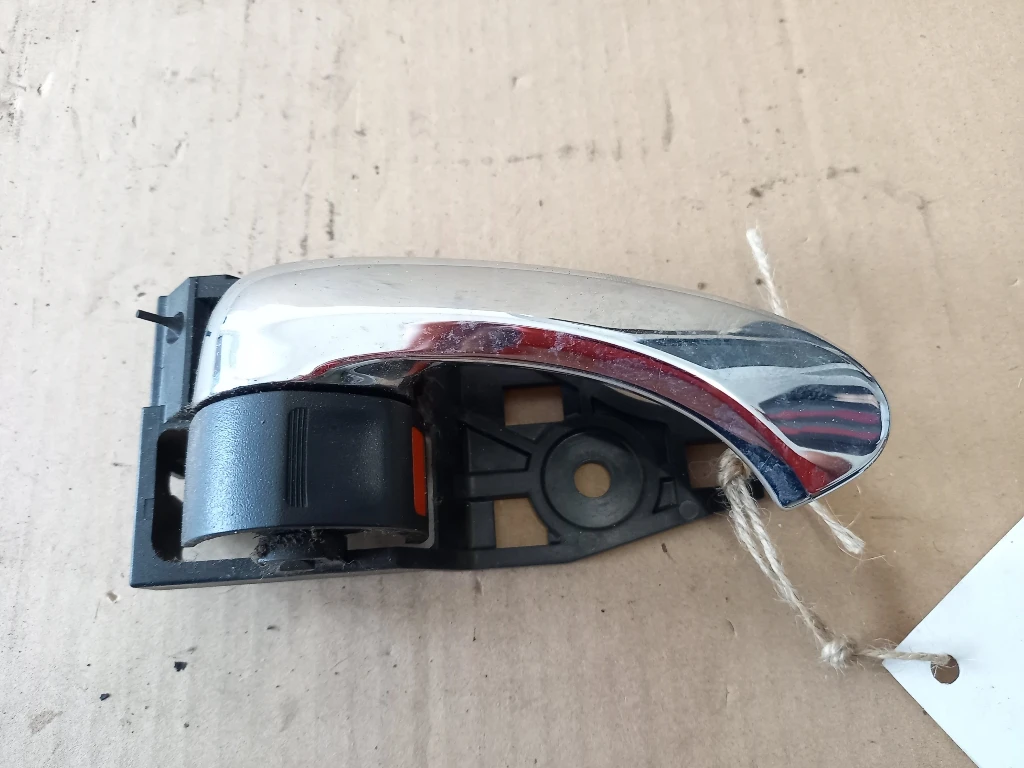 Дръжка врата задна дясна вътрешна Тойота Рав4 2.2д (с)