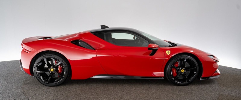Ferrari SF 90 Stradale = Full Carbon Interior&Exterior= Гаранция, снимка 6 - Автомобили и джипове - 46446365