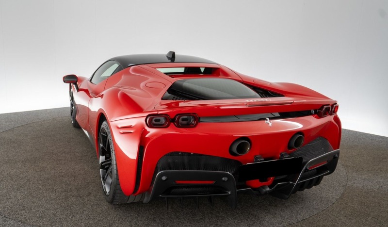 Ferrari SF 90 Stradale = Full Carbon Interior&Exterior= Гаранция, снимка 2 - Автомобили и джипове - 46446365