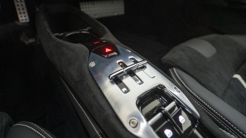 Ferrari SF 90 Stradale = Full Carbon Interior&Exterior= Гаранция, снимка 13 - Автомобили и джипове - 46446365