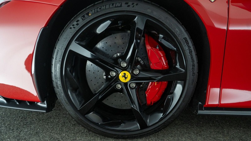 Ferrari SF 90 Stradale = Full Carbon Interior&Exterior= Гаранция, снимка 7 - Автомобили и джипове - 46446365