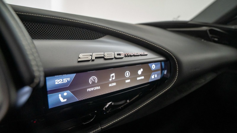 Ferrari SF 90 Stradale = Full Carbon Interior&Exterior= Гаранция, снимка 14 - Автомобили и джипове - 46446365
