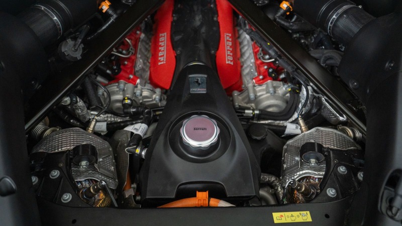 Ferrari SF 90 Stradale = Full Carbon Interior&Exterior= Гаранция, снимка 15 - Автомобили и джипове - 46446365