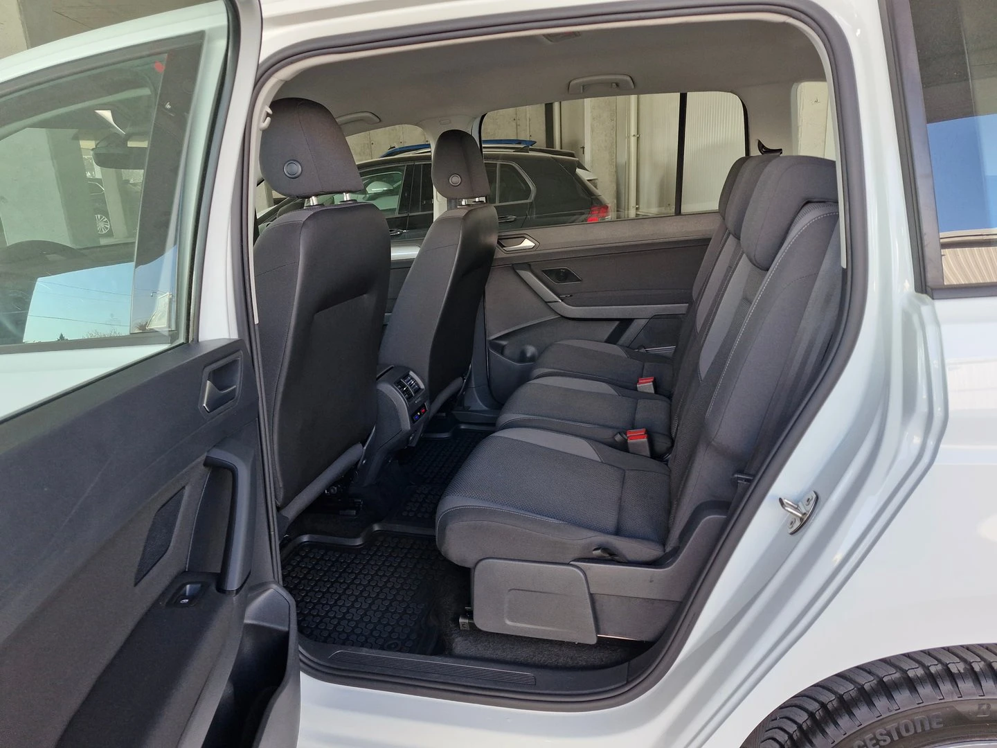 VW Touran Trendline 1.2TSI BMT - изображение 6