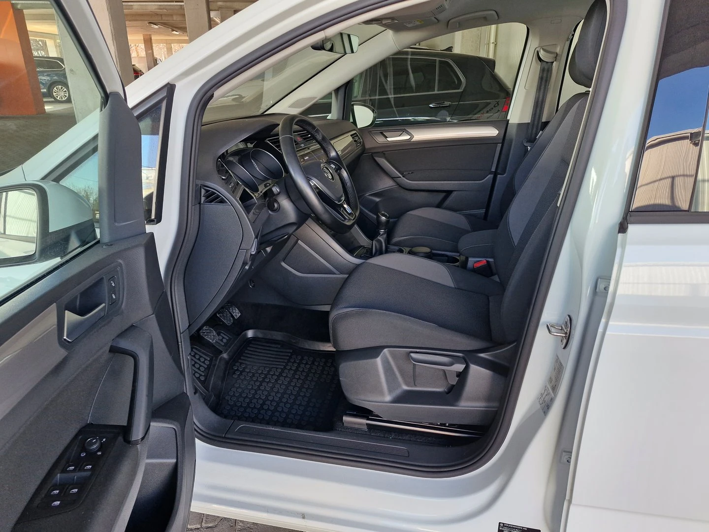 VW Touran Trendline 1.2TSI BMT | Mobile.bg   5