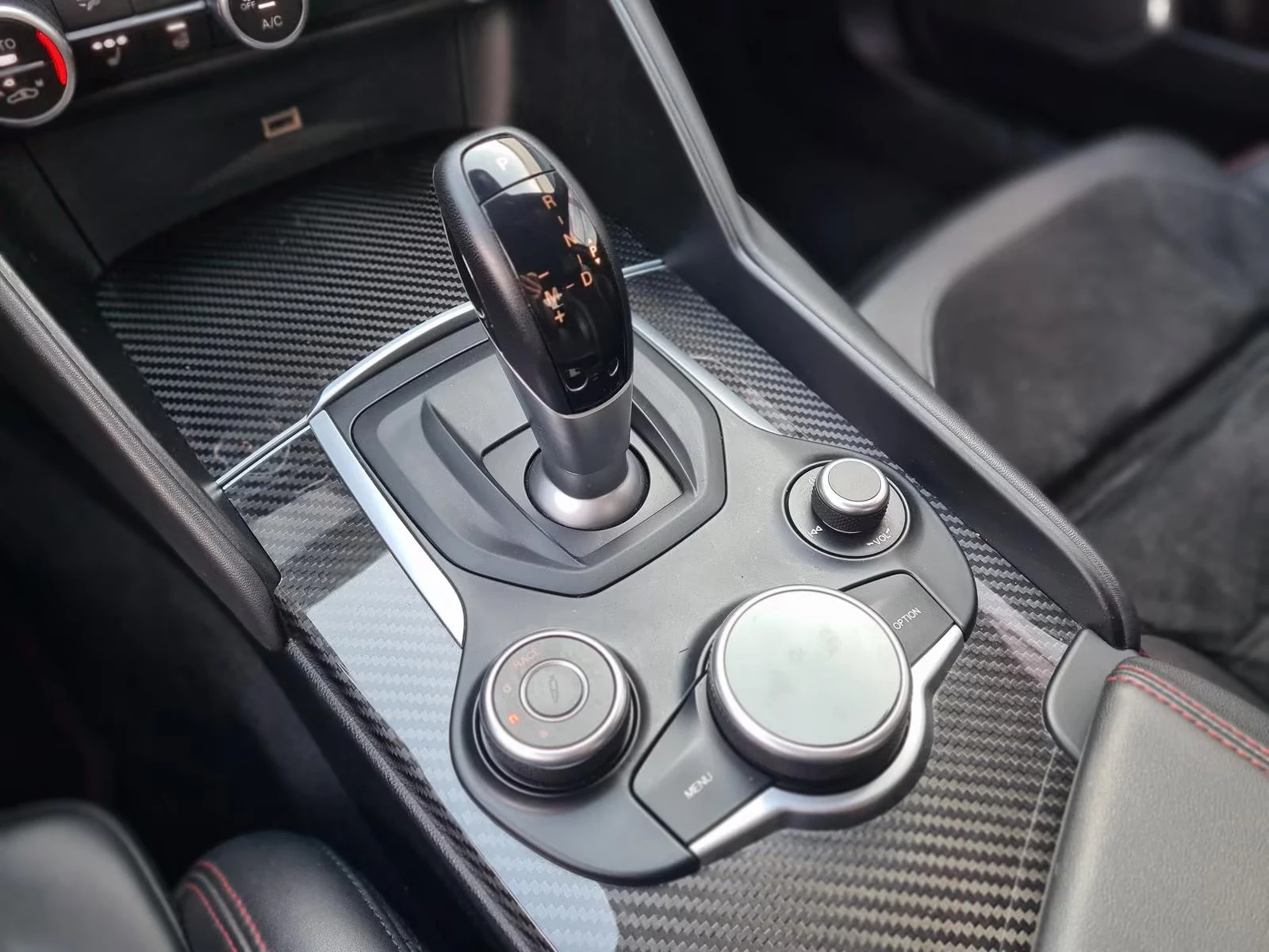 Alfa Romeo Giulia 2.9/V6/510HP/QUADRIFOGLIO/CARBON/H&K/CAM/ACC/146z | Mobile.bg � ����������� 16