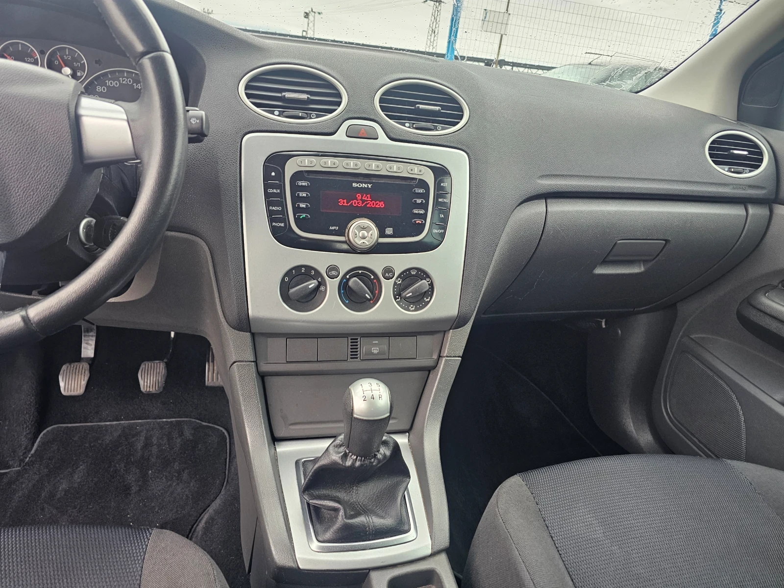 Ford Focus 1.6 tdci  90kc, снимка 11 - Автомобили и джипове - 54038012