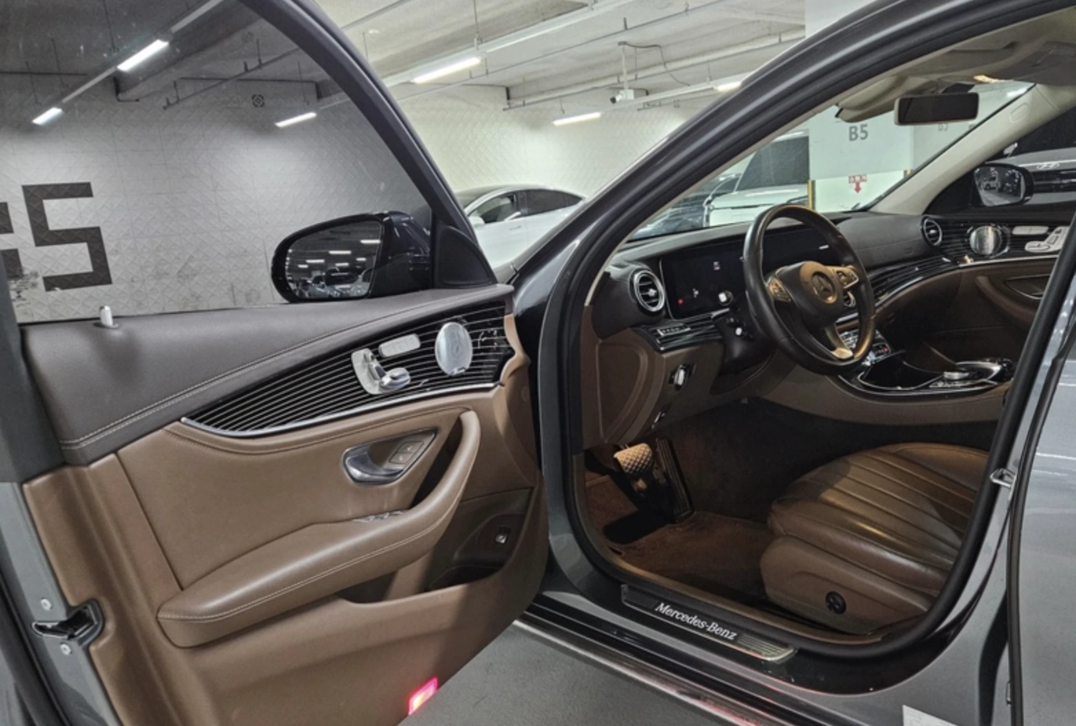 Mercedes-Benz E 400 BURMESTER / 360 CAM / HEAD-UP, снимка 7 - Автомобили и джипове - 54356156