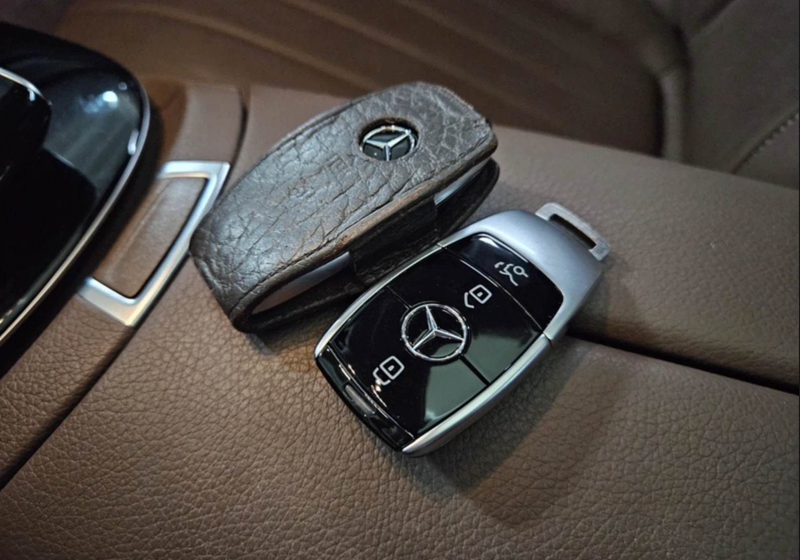 Mercedes-Benz E 400 BURMESTER / 360 CAM / HEAD-UP, снимка 15 - Автомобили и джипове - 54356156