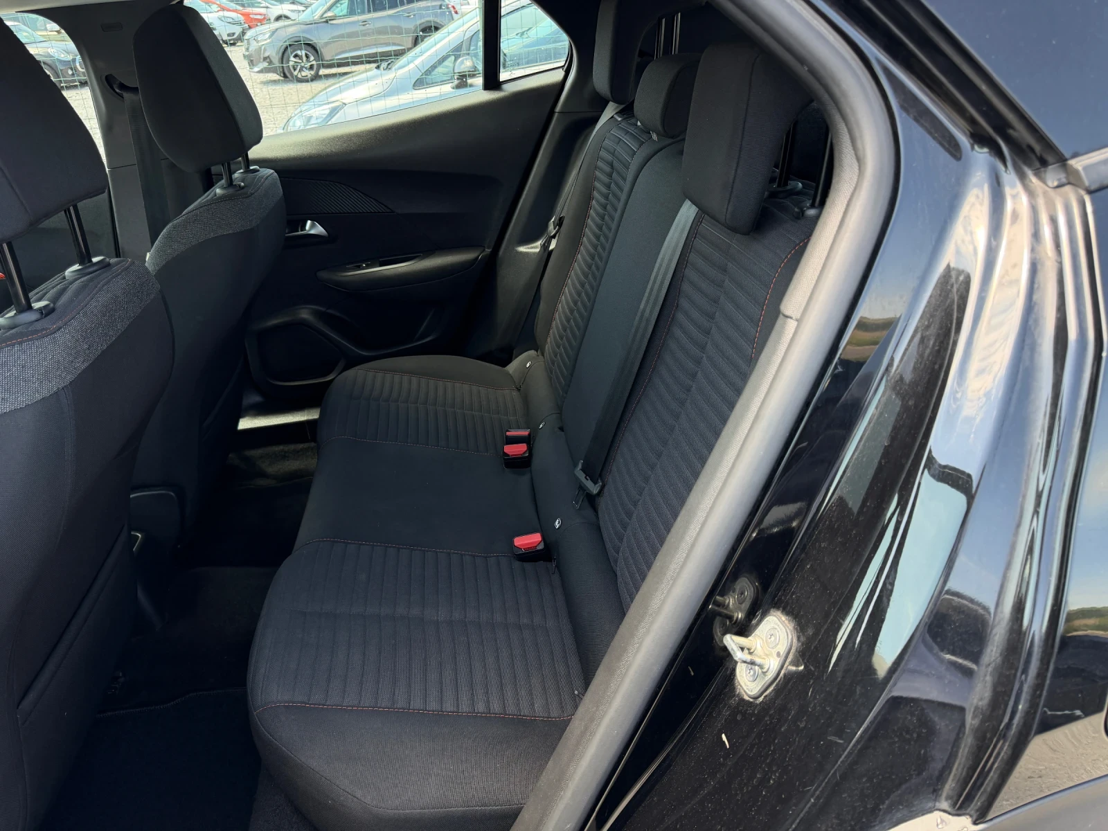 Peugeot 2008 1.5 HDI, снимка 8 - Автомобили и джипове - 54378644