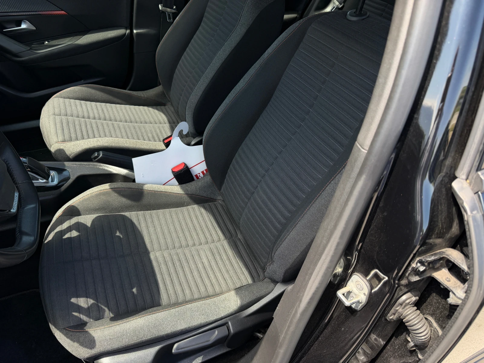 Peugeot 2008 1.5 HDI, снимка 9 - Автомобили и джипове - 54378644
