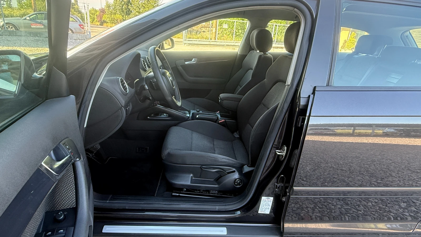Audi A3 2.0TDI-140кс-8клапана/NAVI/ПОДГРЕВ/ВНОС ОТ ИТАЛИЯ, снимка 12 - Автомобили и джипове - 54721953