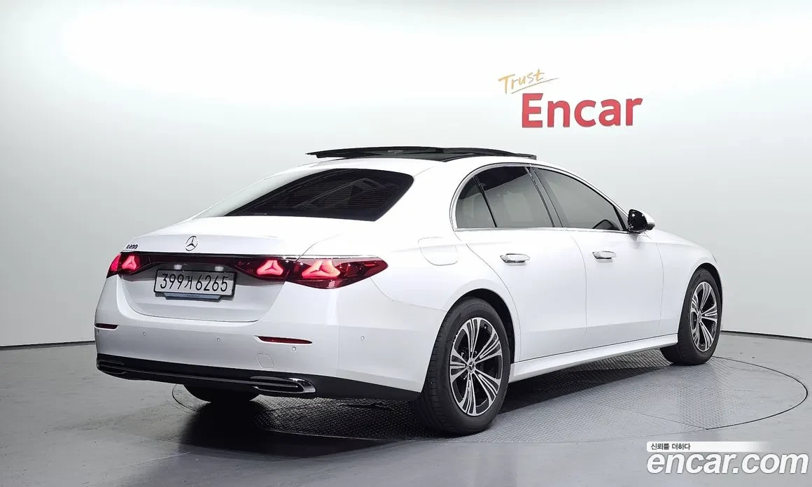 Mercedes-Benz E 200 * DIS * ОБДУХ * 360 * ПАНО, снимка 2 - Автомобили и джипове - 54738388