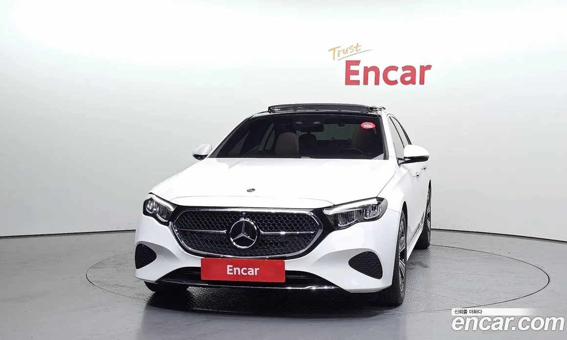 Mercedes-Benz E 200 * DIS * ОБДУХ * 360 * ПАНО, снимка 3 - Автомобили и джипове - 54738388