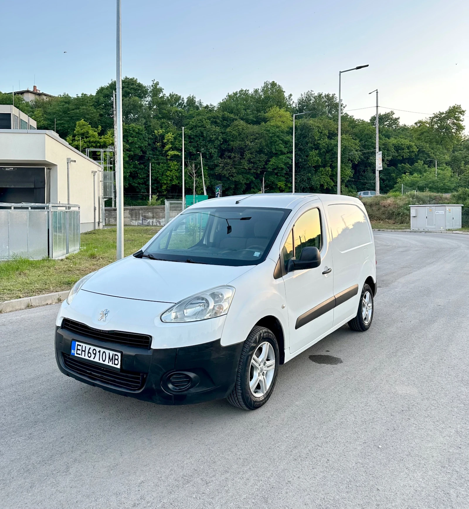 Peugeot Partner 1.6HDi, снимка 10 - Автомобили и джипове - 55098611
