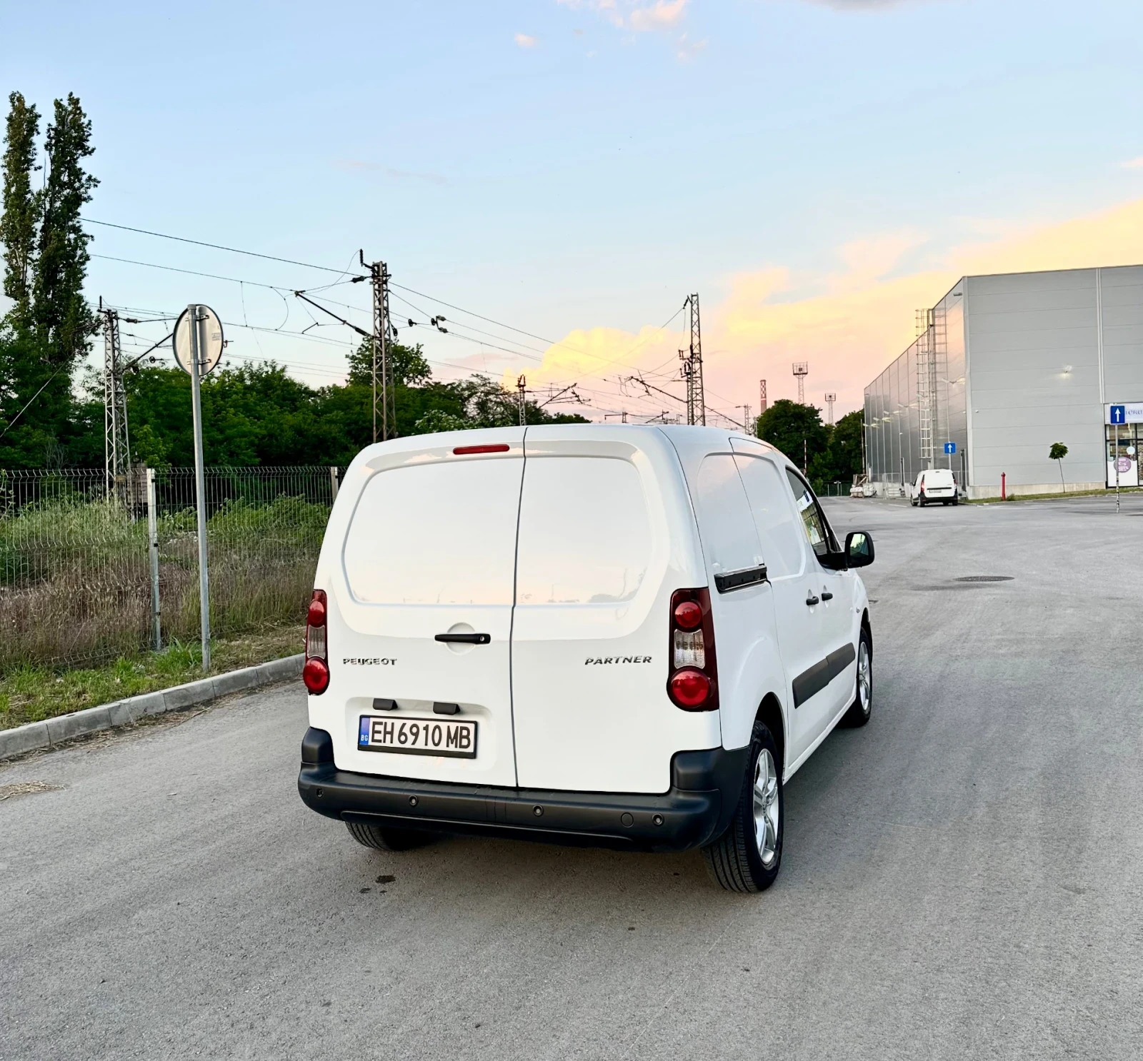 Peugeot Partner 1.6HDi, снимка 4 - Автомобили и джипове - 55098611