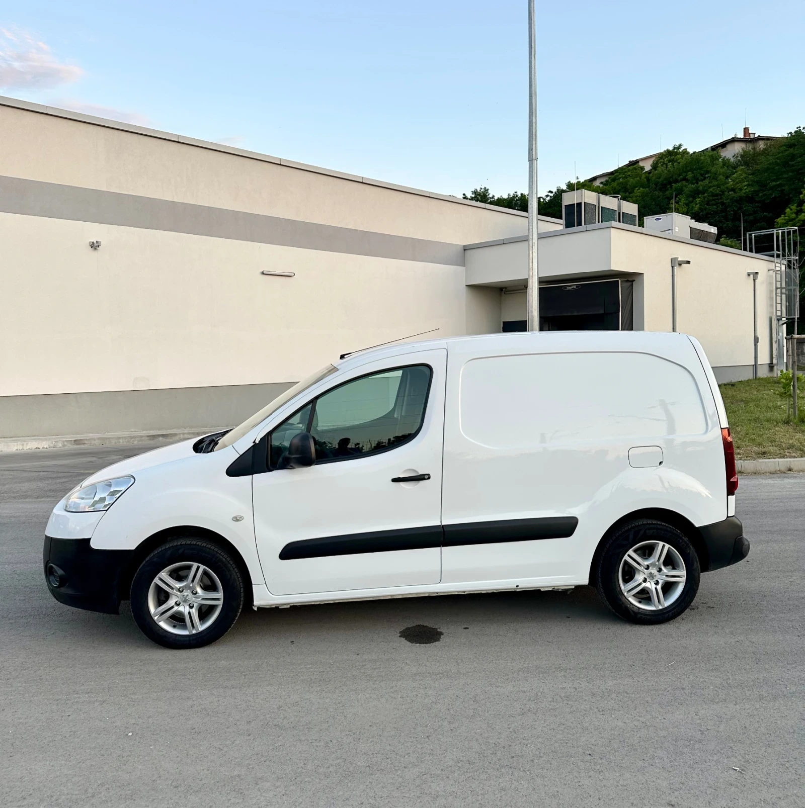 Peugeot Partner 1.6HDi, снимка 2 - Автомобили и джипове - 55098611