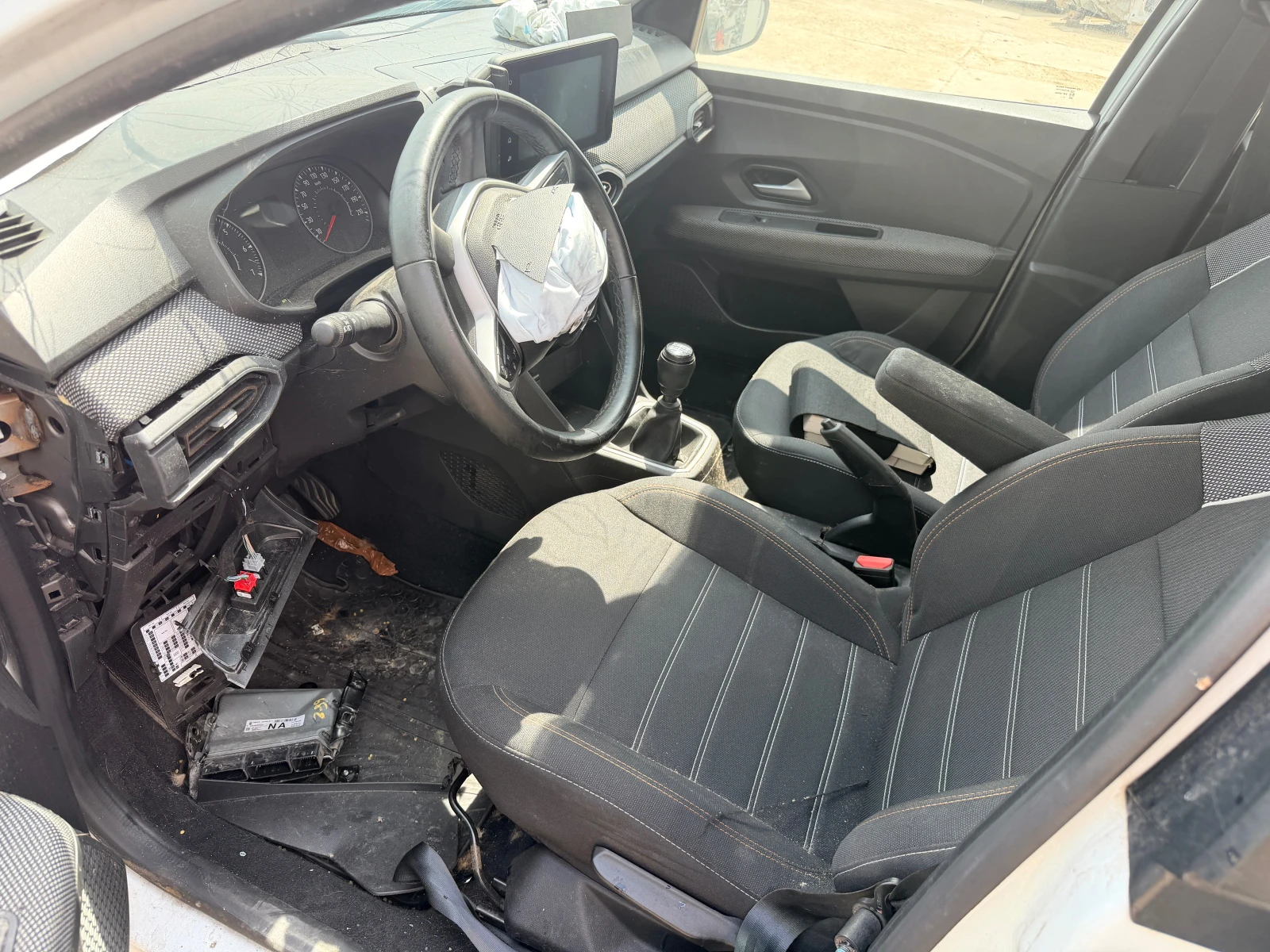 Dacia Sandero 1.0 TCe, снимка 8 - Автомобили и джипове - 55236622