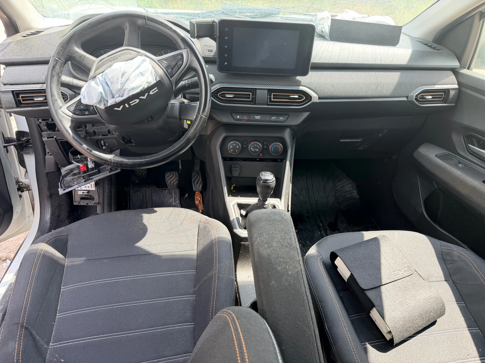 Dacia Sandero 1.0 TCe, снимка 9 - Автомобили и джипове - 55236622
