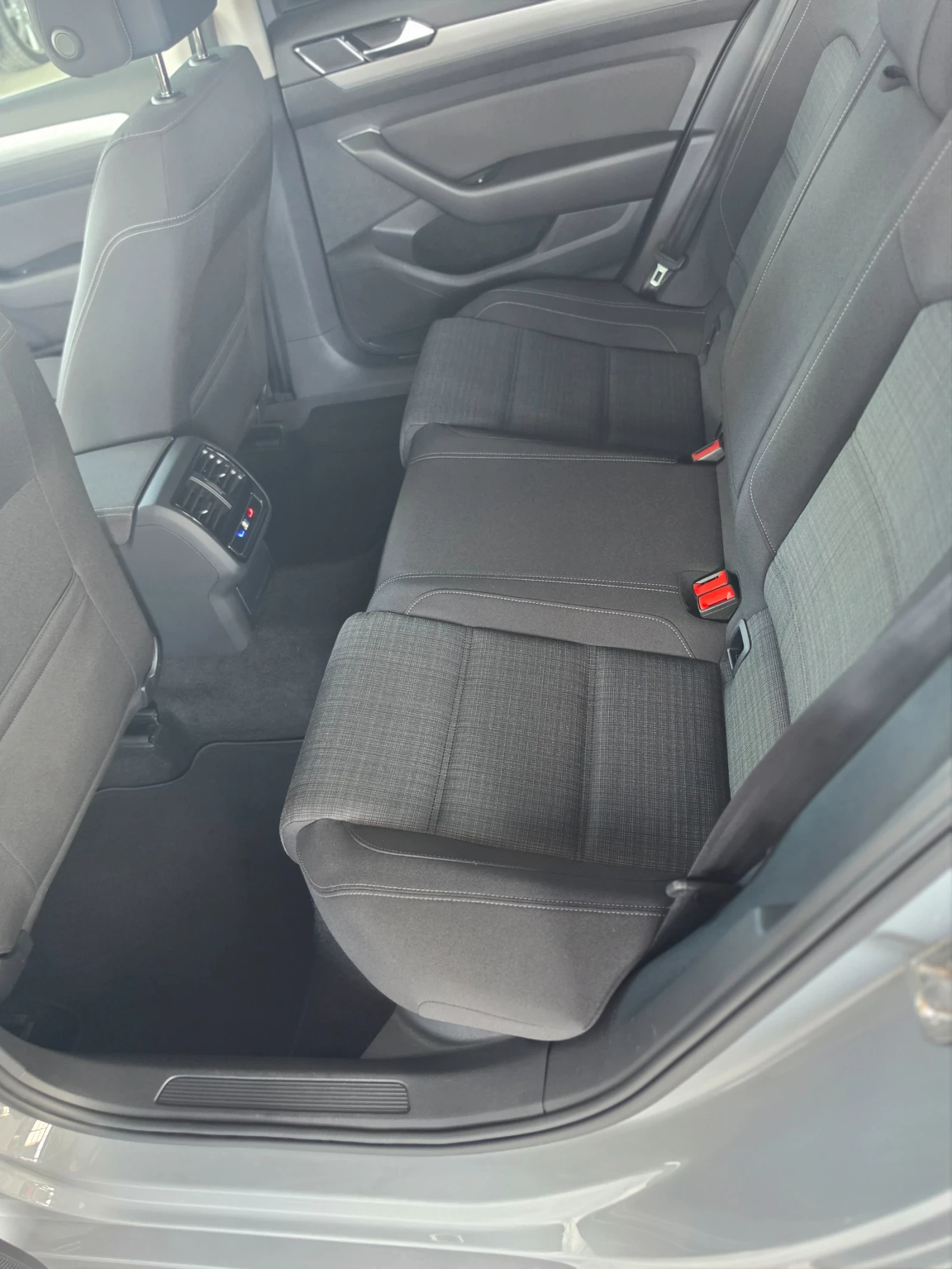 VW Passat Variant Business B8.5 1.5TSI  в Гаранция, снимка 7 - Автомобили и джипове - 55266827
