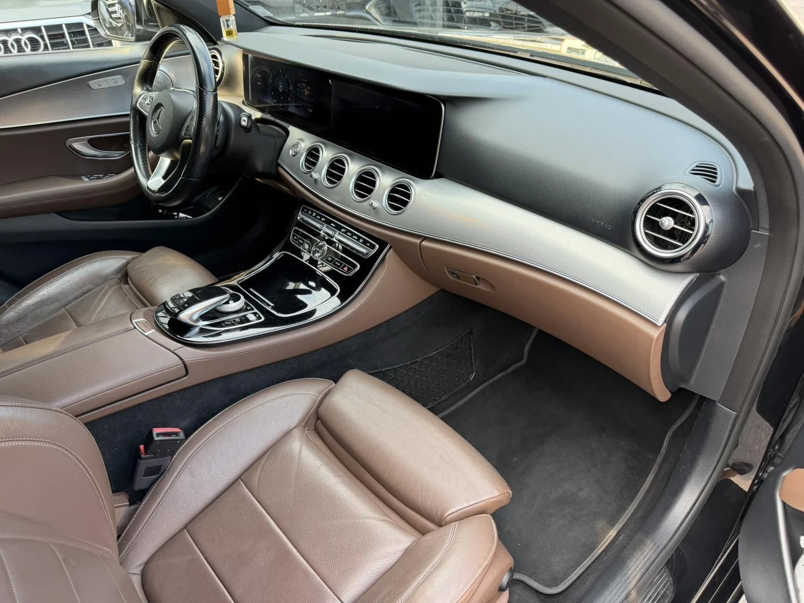 Mercedes-Benz E 220, снимка 11 - Автомобили и джипове - 55967615