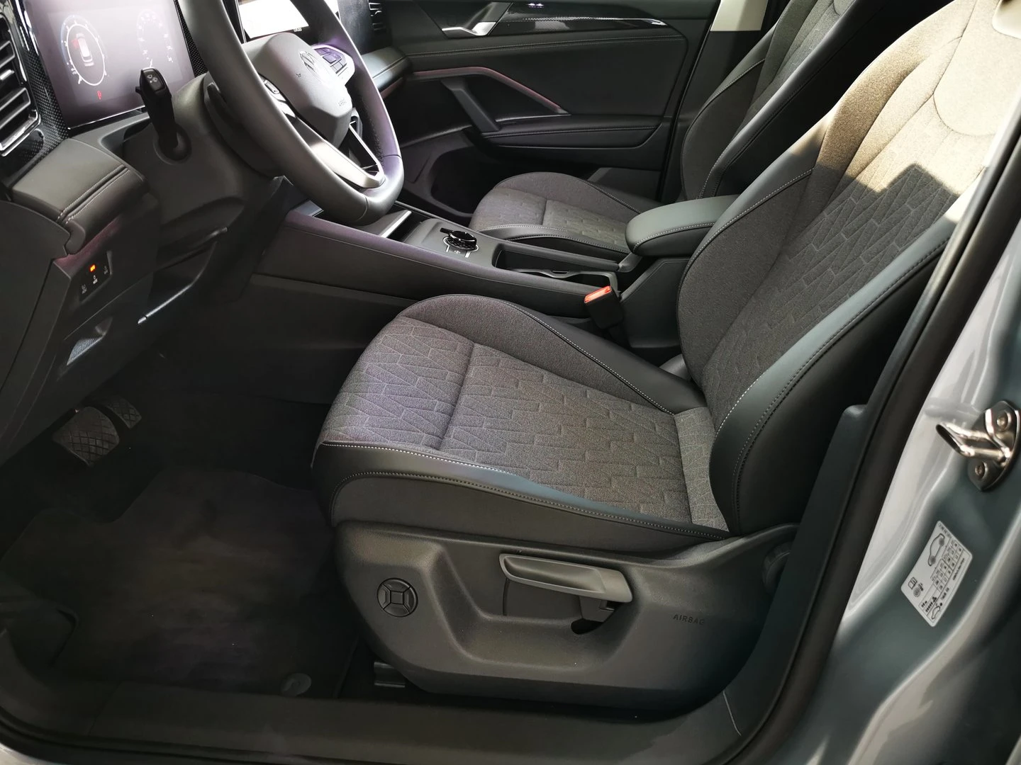 VW Tiguan Life Plus 1.5 eTSI DSG - изображение 4