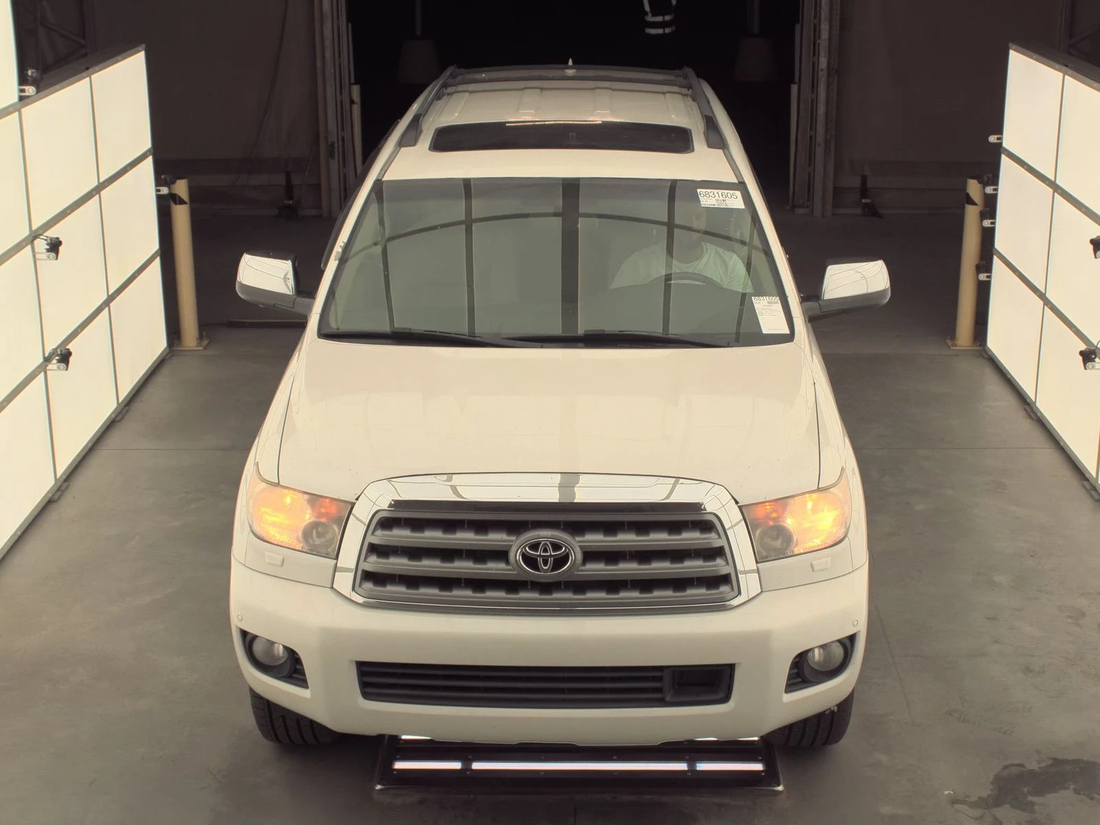 Toyota Sequoia PLATINUM V8 - изображение 3