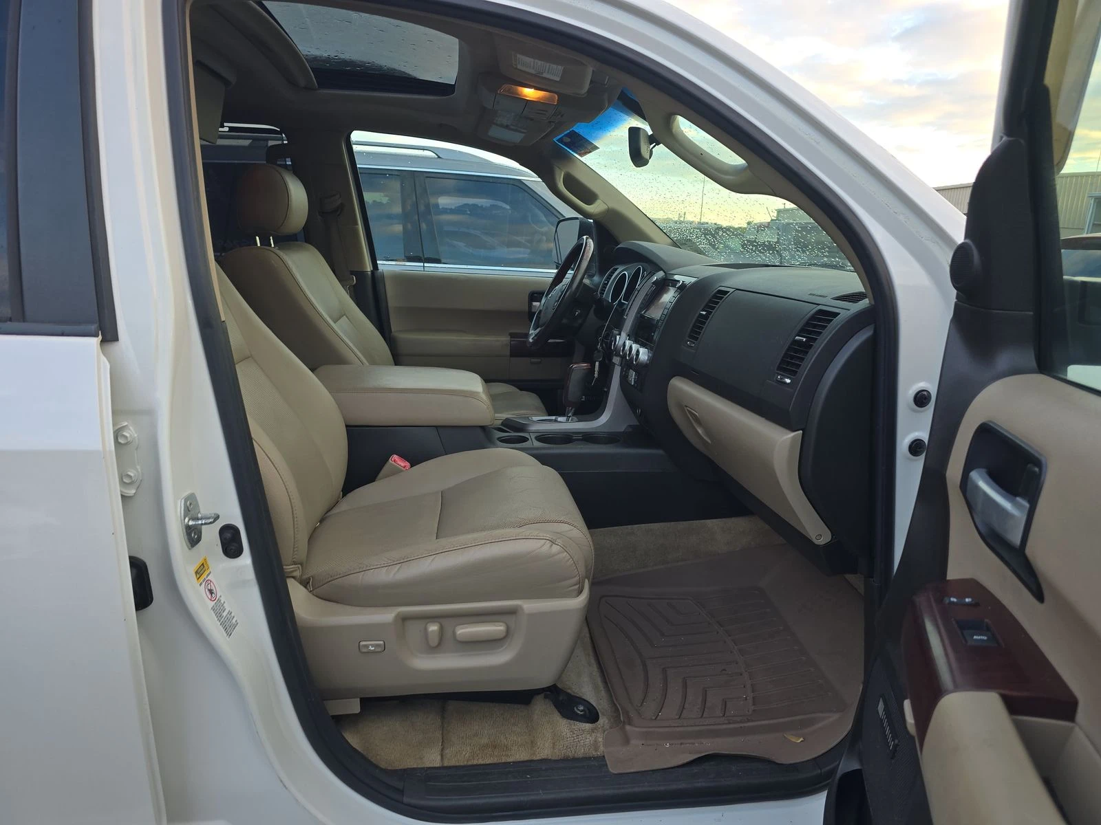 Toyota Sequoia PLATINUM V8 - изображение 8