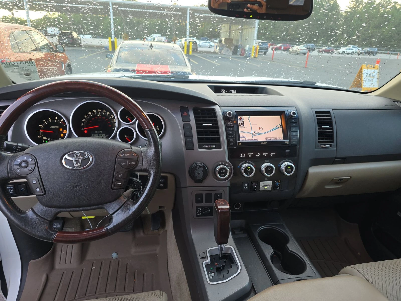 Toyota Sequoia PLATINUM V8 - изображение 9