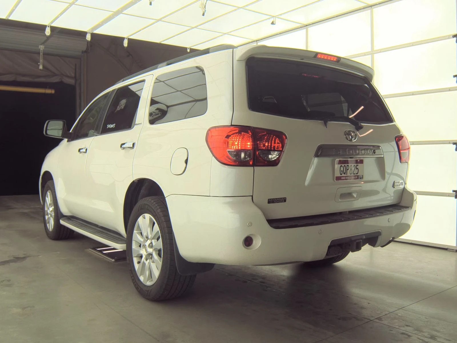 Toyota Sequoia PLATINUM V8 - изображение 2