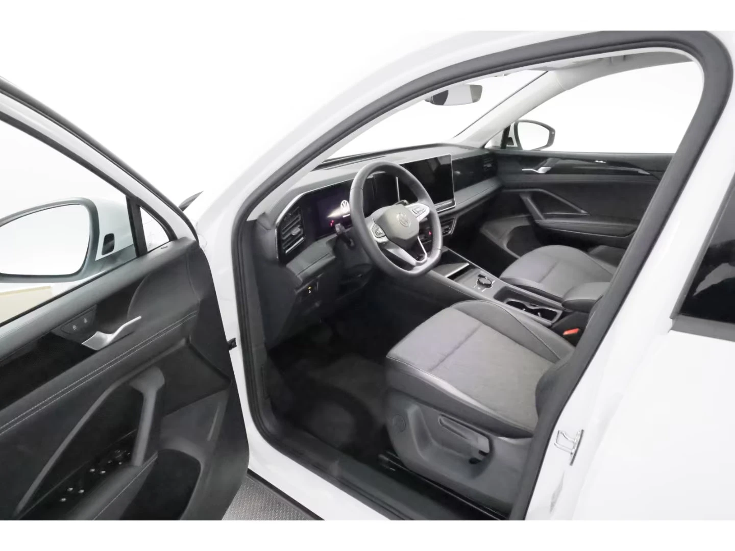 VW Tiguan 2.0TDI/150HP/LIFE/DSG/NAVI/LED/DIGI/L.ASSIST/538g - изображение 7