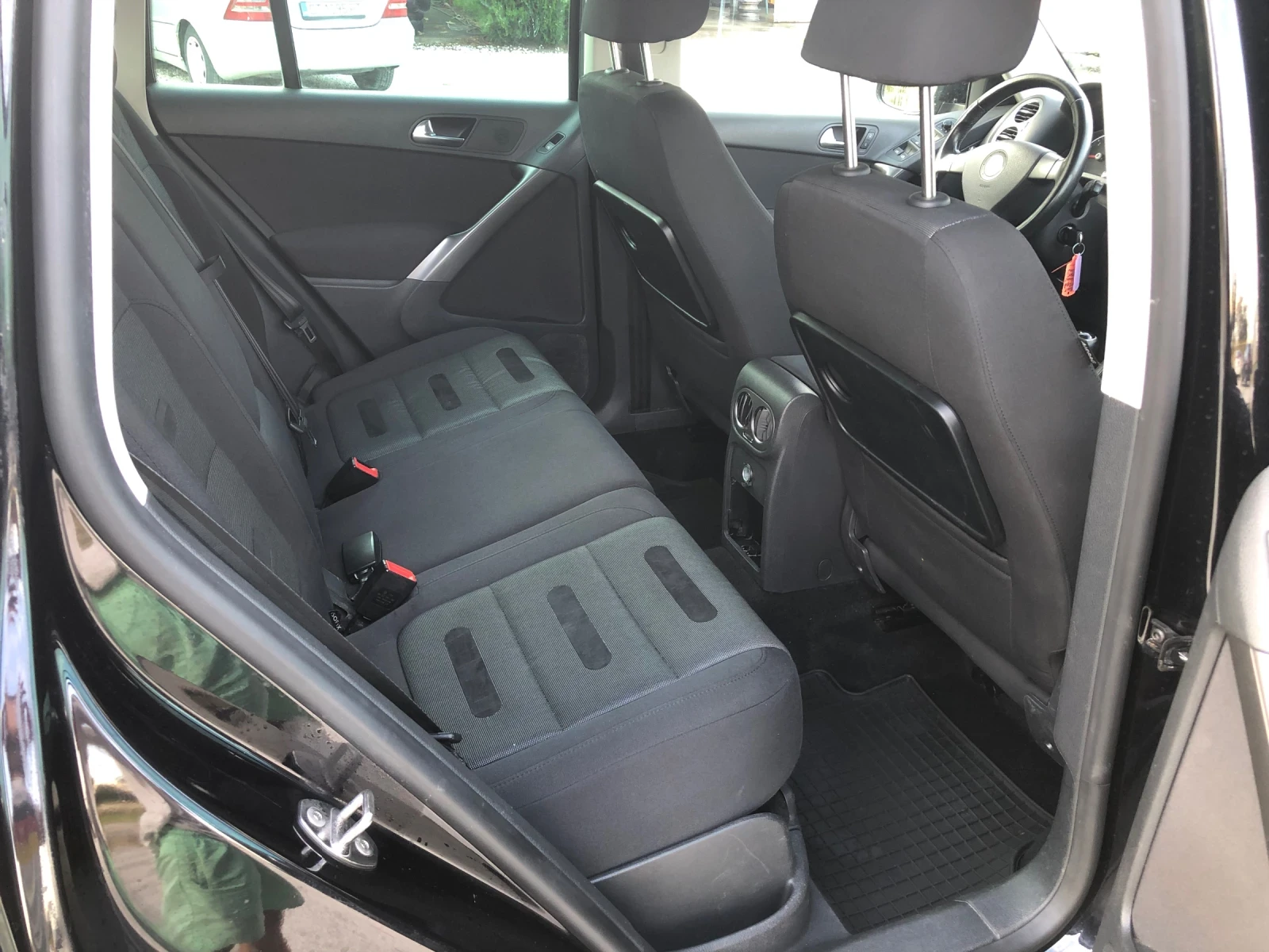 VW Tiguan 2.0 * 4x4* , снимка 12 - Автомобили и джипове - 55231881