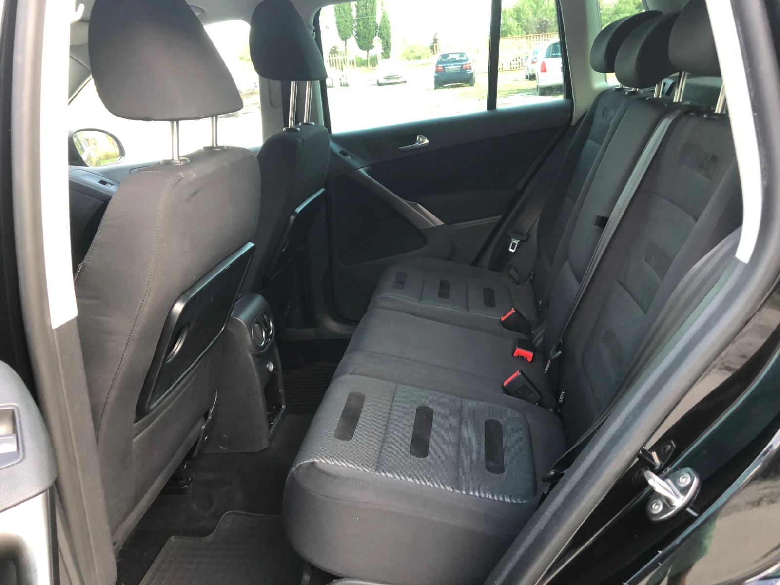 VW Tiguan 2.0 * 4x4* , снимка 11 - Автомобили и джипове - 55231881