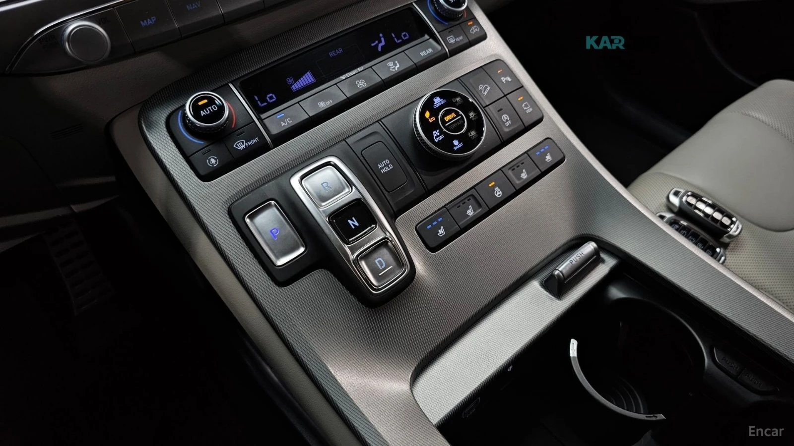 Hyundai Palisade * AWD* ПАНО* 360* KEYLESS* Camera* ПОДГРЕВ* , снимка 9 - Автомобили и джипове - 55404581