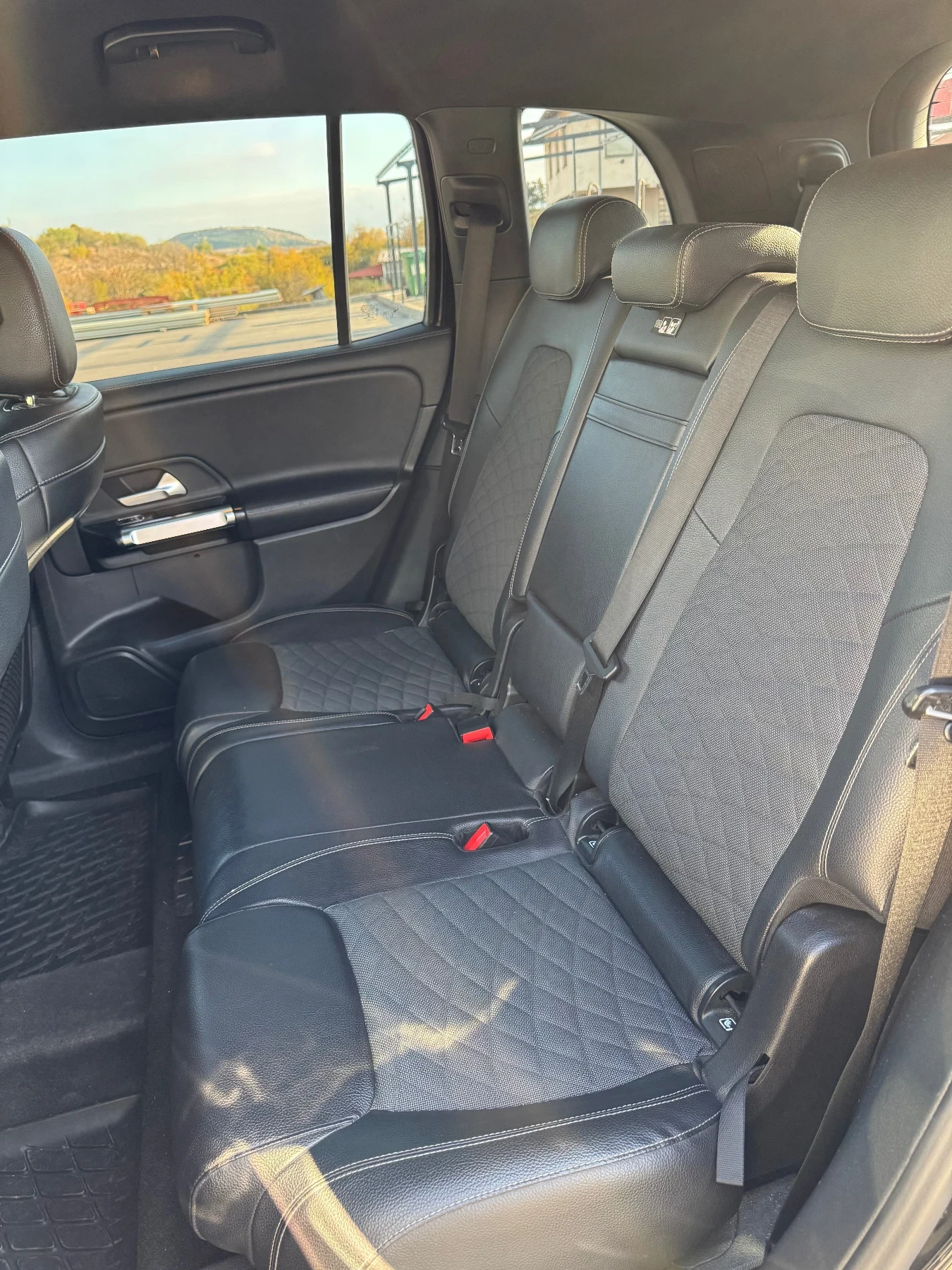 Mercedes-Benz GLB 200, снимка 12 - Автомобили и джипове - 56571134