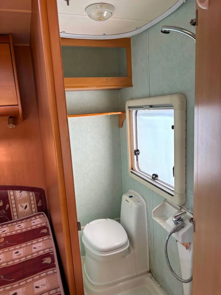 Каравана Swift challenger 500se, снимка 6 - Каравани и кемпери - 54787504