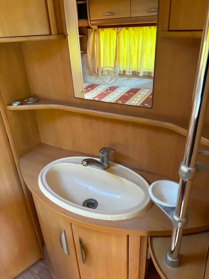 Каравана Swift challenger 500se, снимка 8 - Каравани и кемпери - 54787504