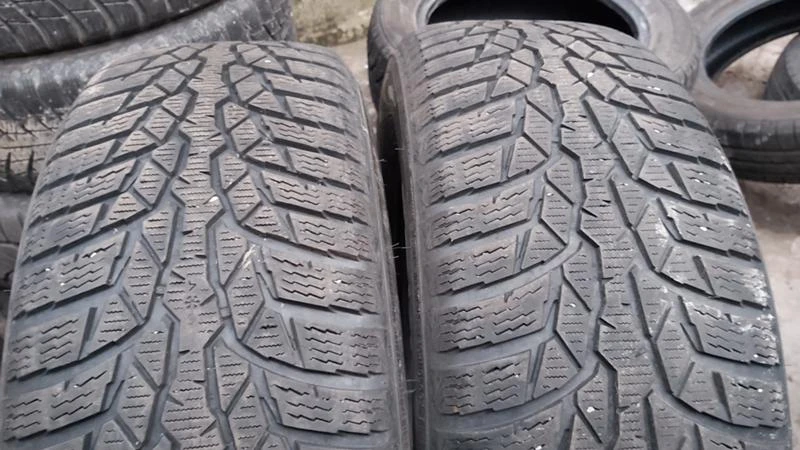 Гуми Зимни 215/65R16, снимка 1 - Гуми и джанти - 27726952