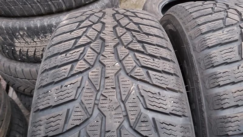 Гуми Зимни 215/65R16, снимка 3 - Гуми и джанти - 27726952