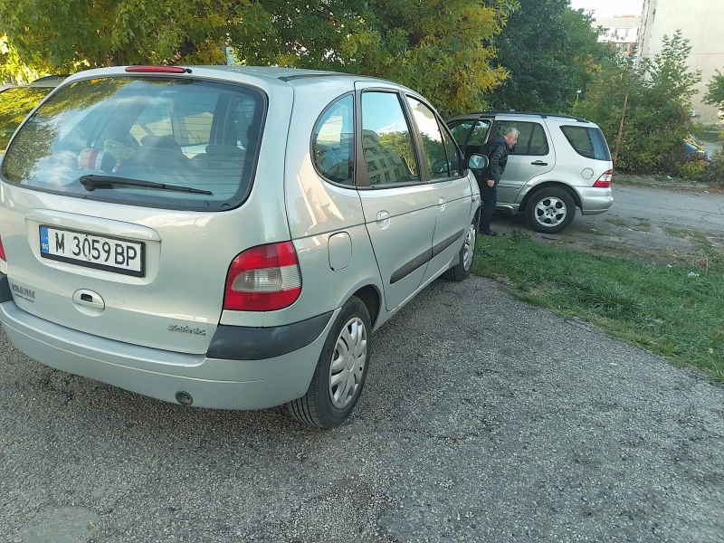 Renault Scenic, снимка 5 - Автомобили и джипове - 47538732