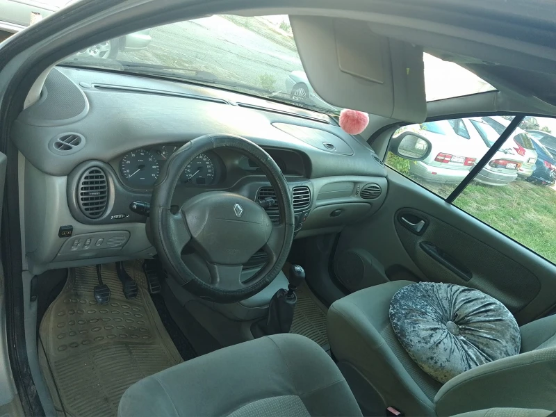 Renault Scenic, снимка 9 - Автомобили и джипове - 47538732