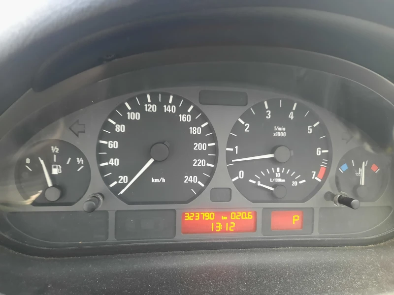 BMW 318 Touring, снимка 3 - Автомобили и джипове - 51858984