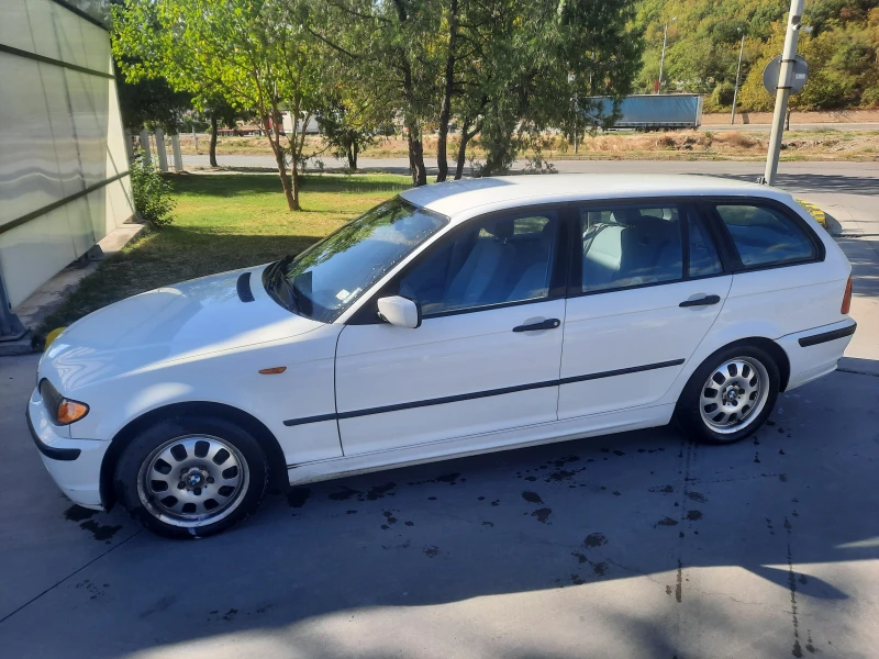 BMW 318 Touring, снимка 4 - Автомобили и джипове - 51858984