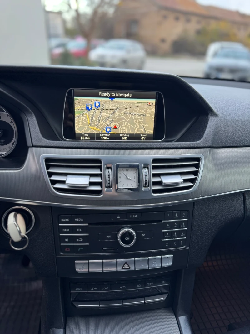 Mercedes-Benz E 220 Edition E , снимка 15 - Автомобили и джипове - 52495555