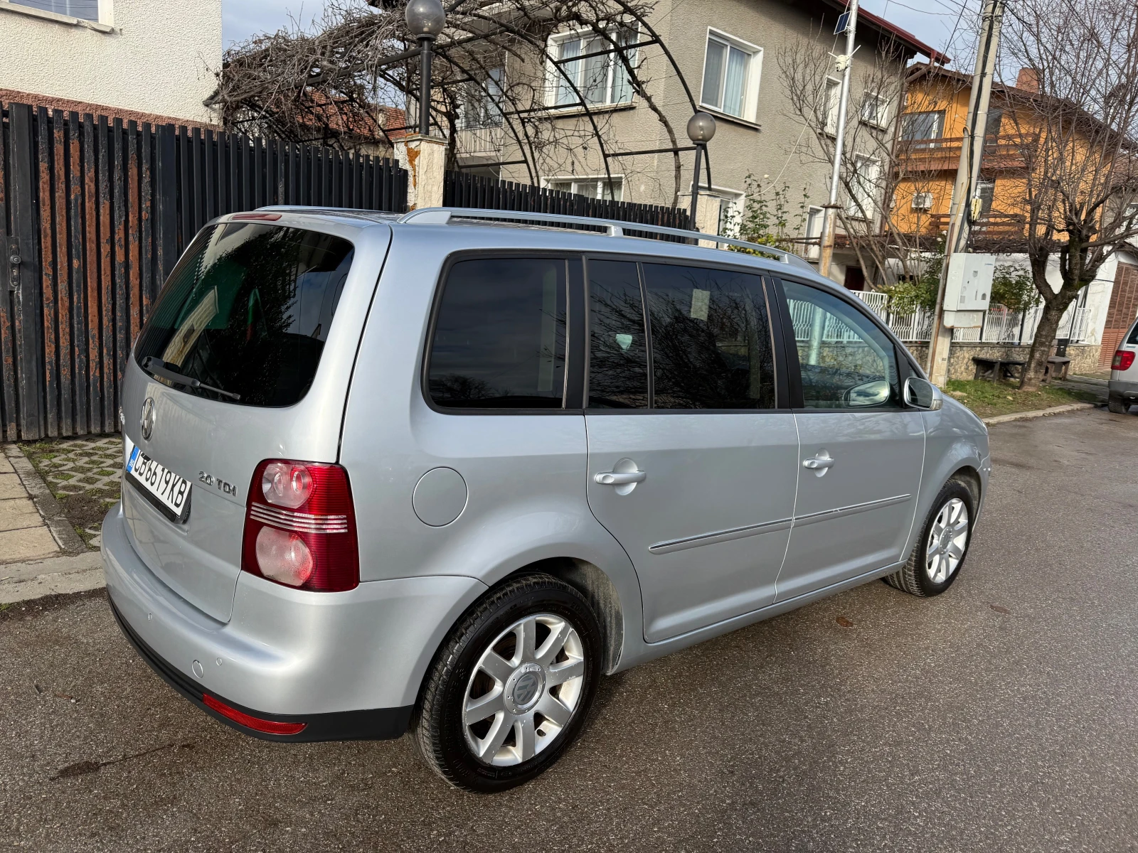 VW Touran 2.0TDI Highline 170kc - изображение 4