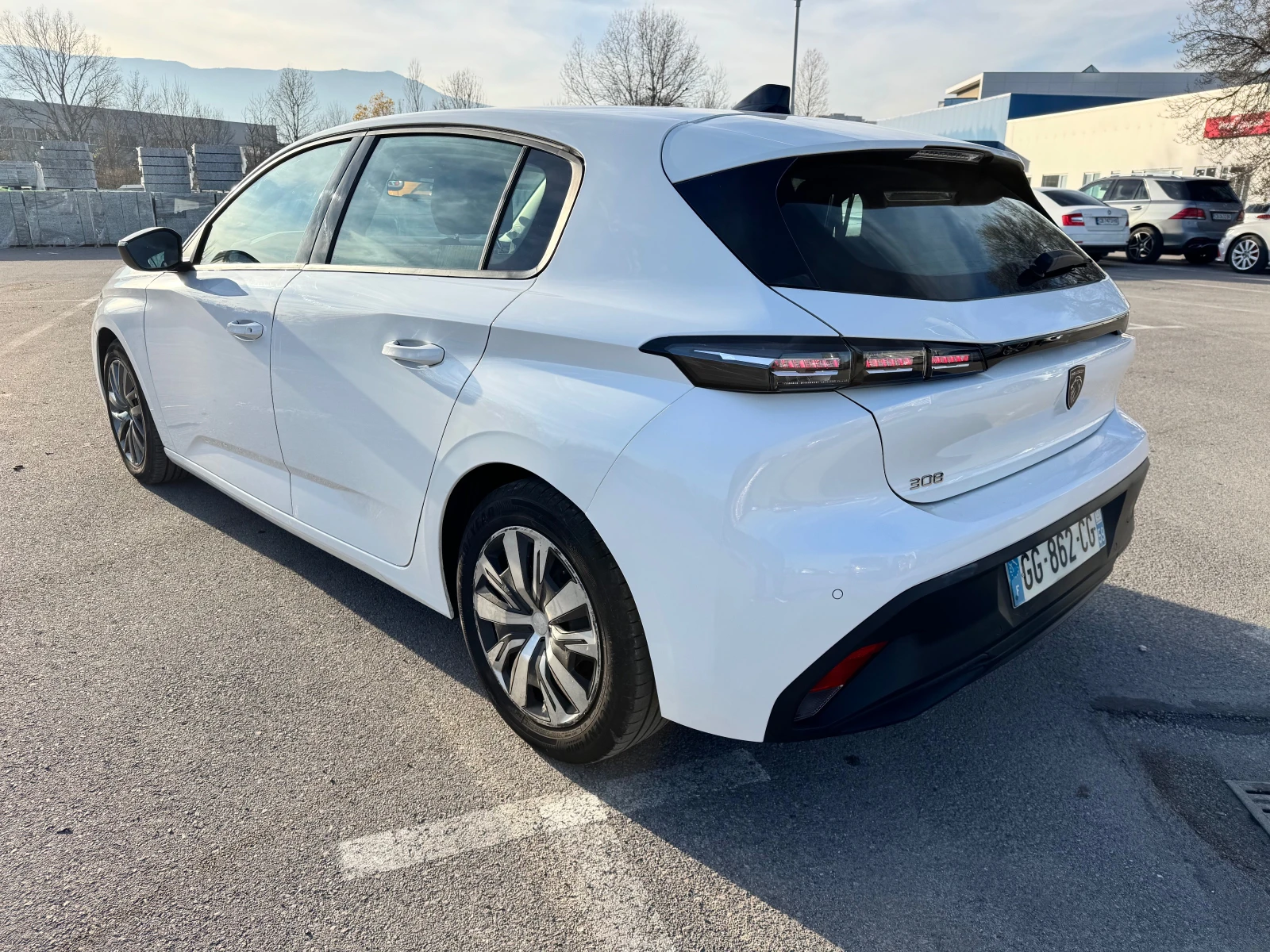 Peugeot 308 1.2TURBO-NAVI-6ск-40000км - изображение 3