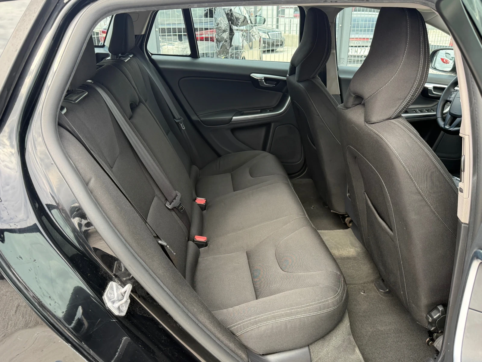 Volvo V60 1.6D* 2016г* АВТОМАТИК* 171.000КМ* НОВА* СЕРВИЗНА*, снимка 11 - Автомобили и джипове - 54060389