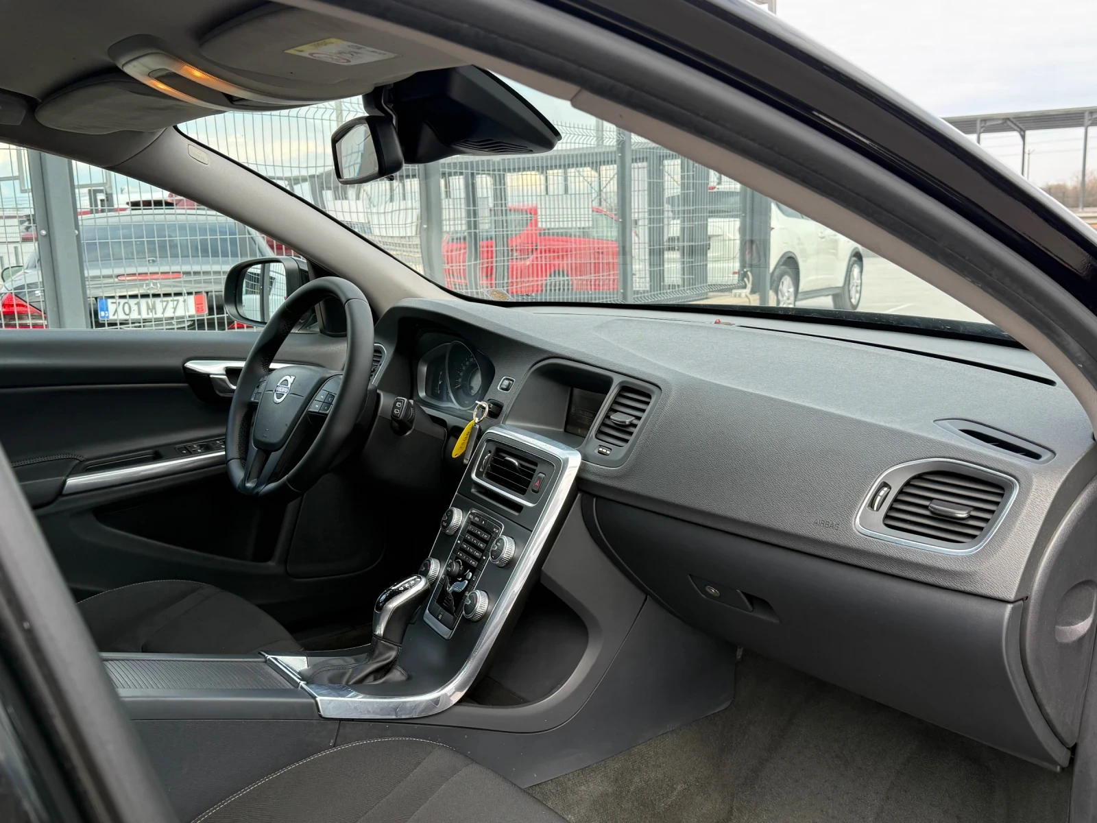 Volvo V60 1.6D* 2016г* АВТОМАТИК* 171.000КМ* НОВА* СЕРВИЗНА*, снимка 12 - Автомобили и джипове - 54060389