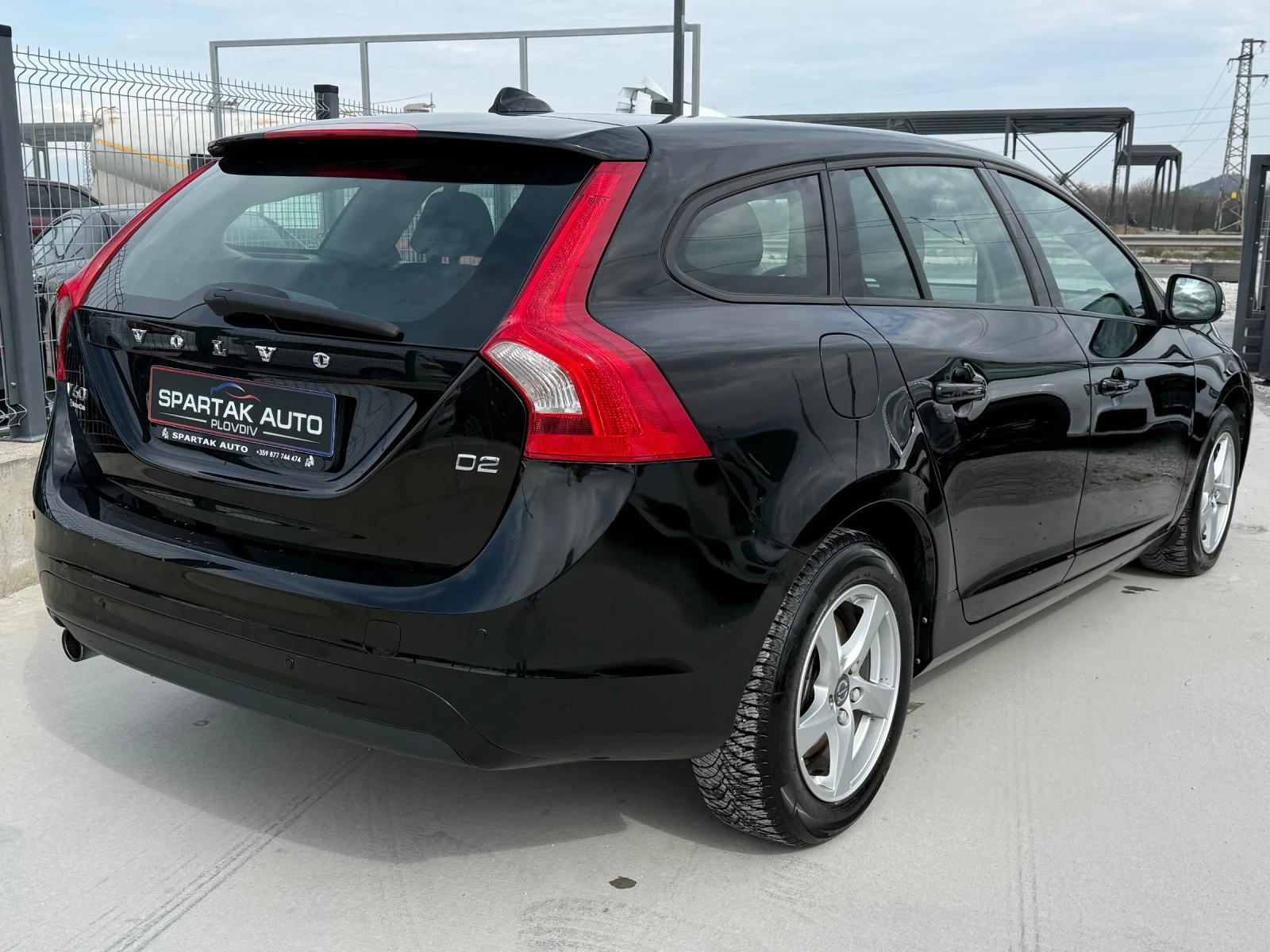 Volvo V60 1.6D* 2016г* АВТОМАТИК* 171.000КМ* НОВА* СЕРВИЗНА*, снимка 4 - Автомобили и джипове - 54060389